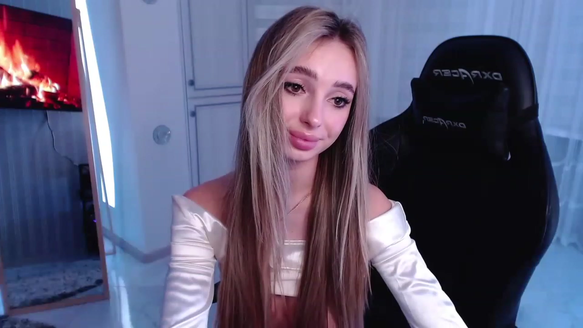 Gallery image thumbnail from AngelLove__'s myfreecams stream on, 03/16/2023, 24:27 image 5 of 20
