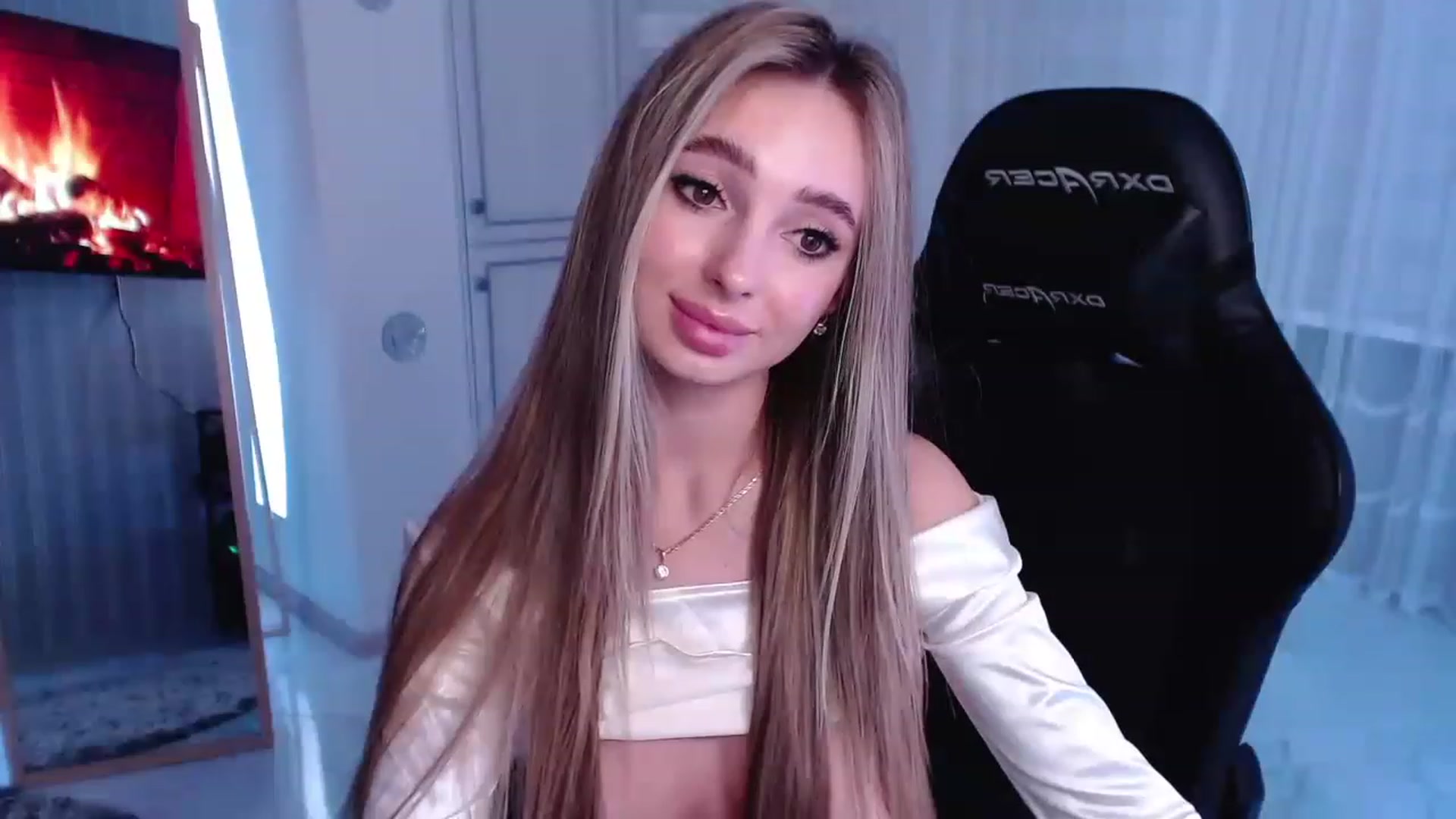 Gallery image thumbnail from AngelLove__'s myfreecams stream on, 03/16/2023, 24:27 image 4 of 20