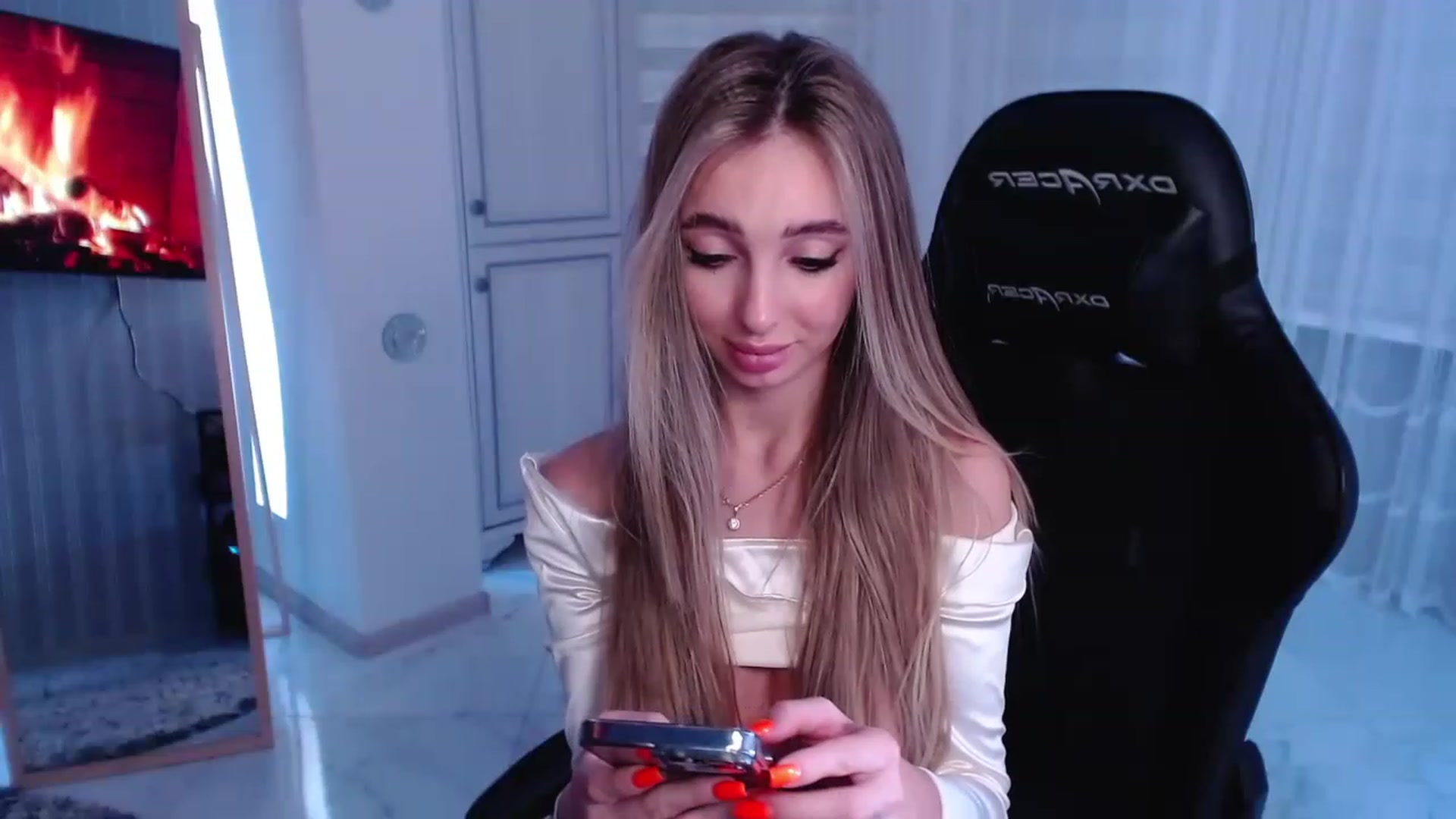 Gallery image thumbnail from AngelLove__'s myfreecams stream on, 03/16/2023, 24:27 image 8 of 20
