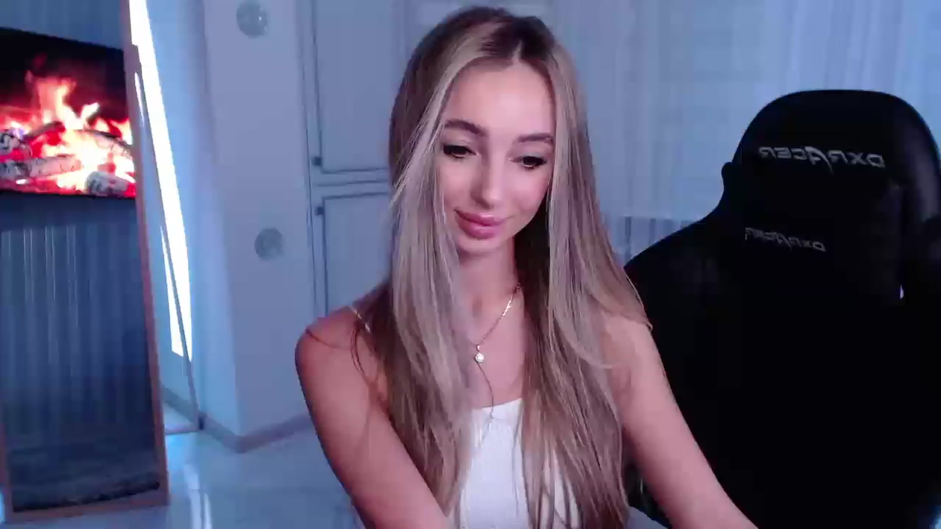 Gallery image thumbnail from AngelLove__'s myfreecams stream on, 03/26/2023, 22:10 image 10 of 20