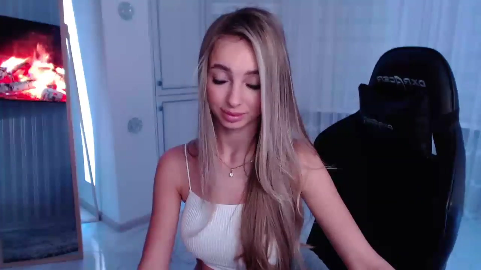 Gallery image thumbnail from AngelLove__'s myfreecams stream on, 03/26/2023, 22:10 image 3 of 20