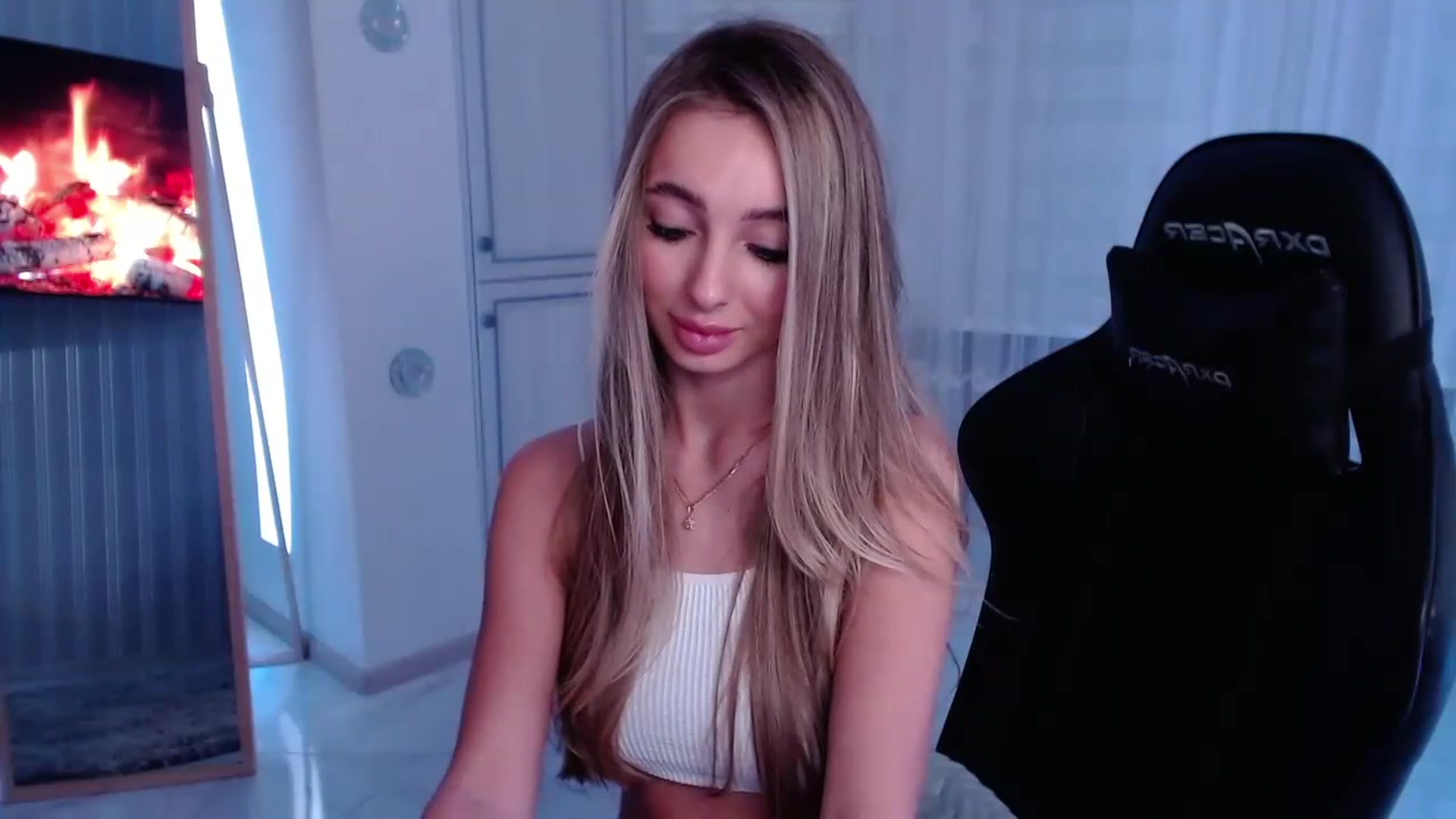 Gallery image thumbnail from AngelLove__'s myfreecams stream on, 03/26/2023, 22:10 image 6 of 20