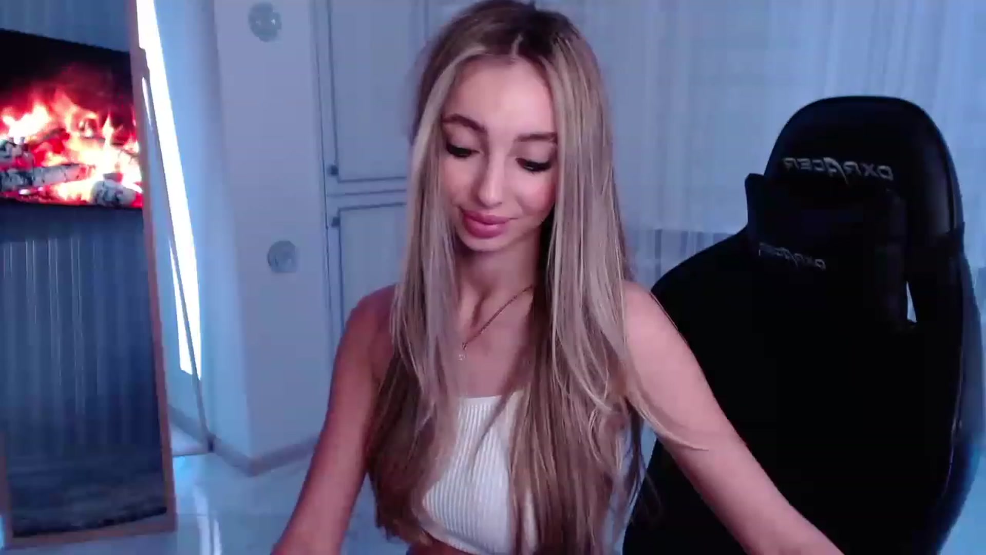 Gallery image thumbnail from AngelLove__'s myfreecams stream on, 03/26/2023, 23:10 image 3 of 20