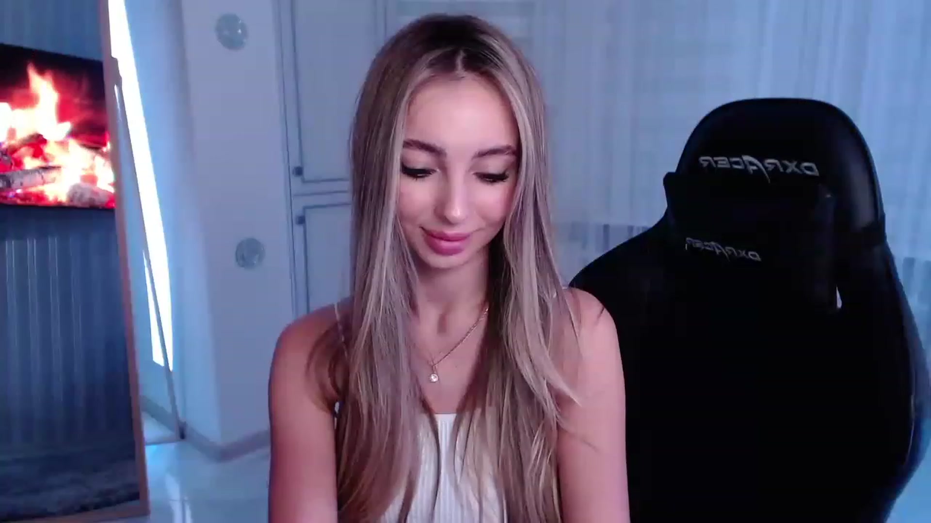 Gallery image thumbnail from AngelLove__'s myfreecams stream on, 03/26/2023, 23:10 image 15 of 20