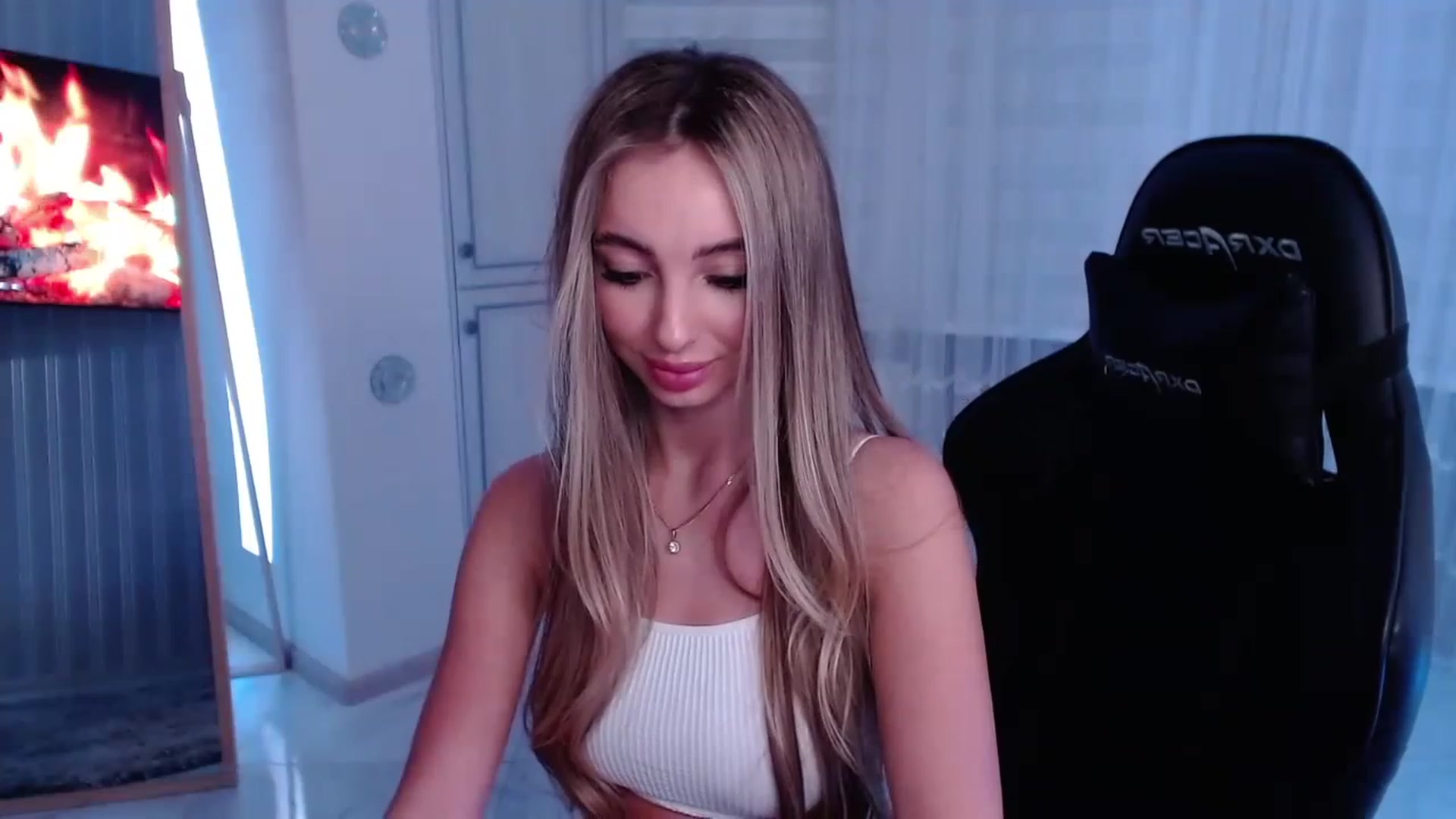 Gallery image thumbnail from AngelLove__'s myfreecams stream on, 03/26/2023, 23:10 image 9 of 20
