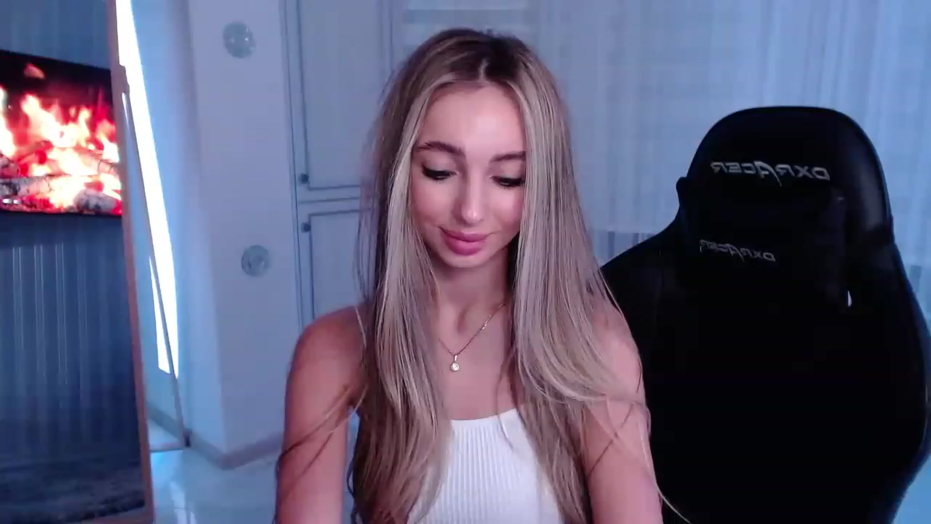 Gallery image thumbnail from AngelLove__'s myfreecams stream on, 03/26/2023, 23:10 image 18 of 20