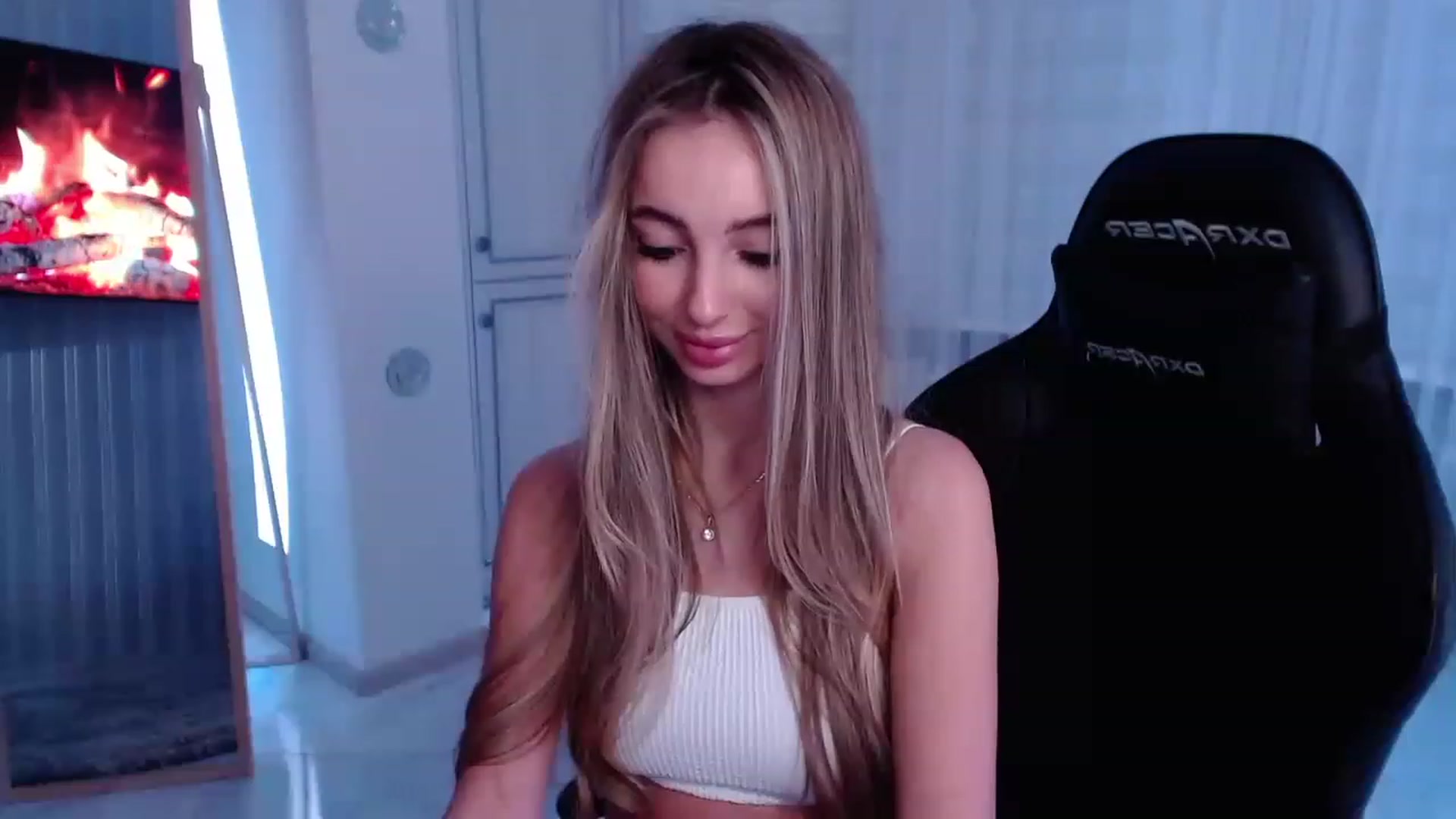 Gallery image thumbnail from AngelLove__'s myfreecams stream on, 03/26/2023, 23:10 image 17 of 20