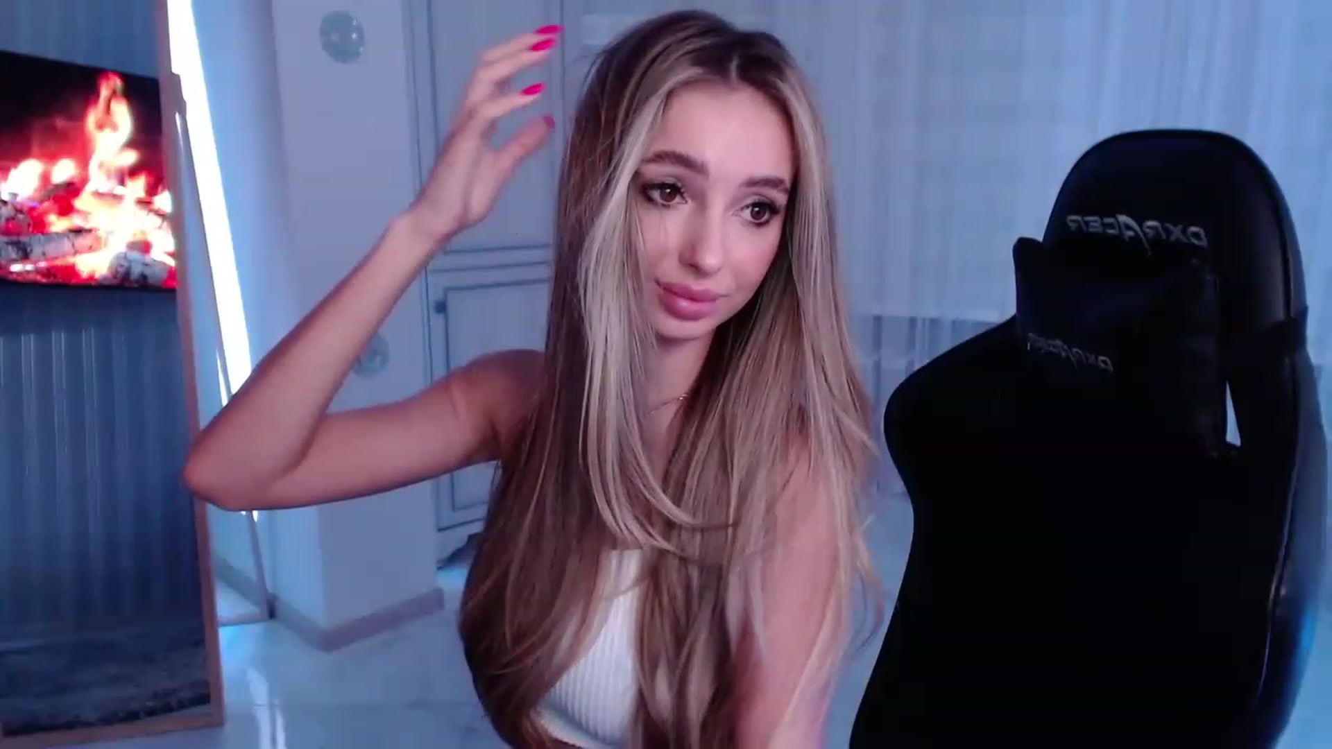 Gallery image thumbnail from AngelLove__'s myfreecams stream on, 03/26/2023, 23:10 image 7 of 20