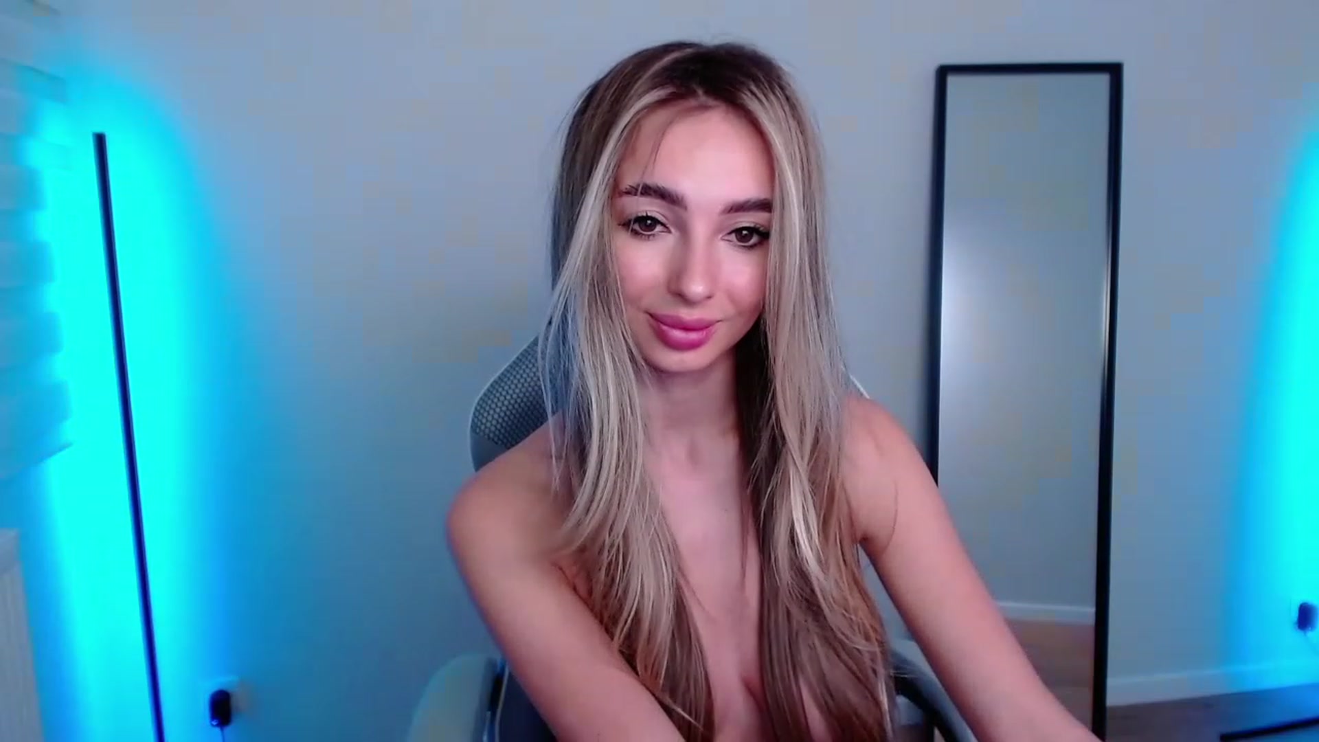 Gallery image thumbnail from AngelLove__'s myfreecams stream on, 04/19/2023, 22:11 image 20 of 20