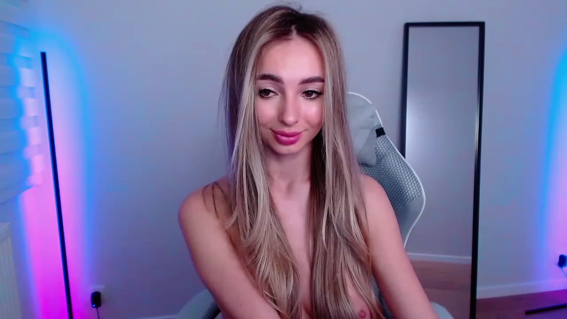 Gallery image thumbnail from AngelLove__'s myfreecams stream on, 04/19/2023, 22:50 image 4 of 20