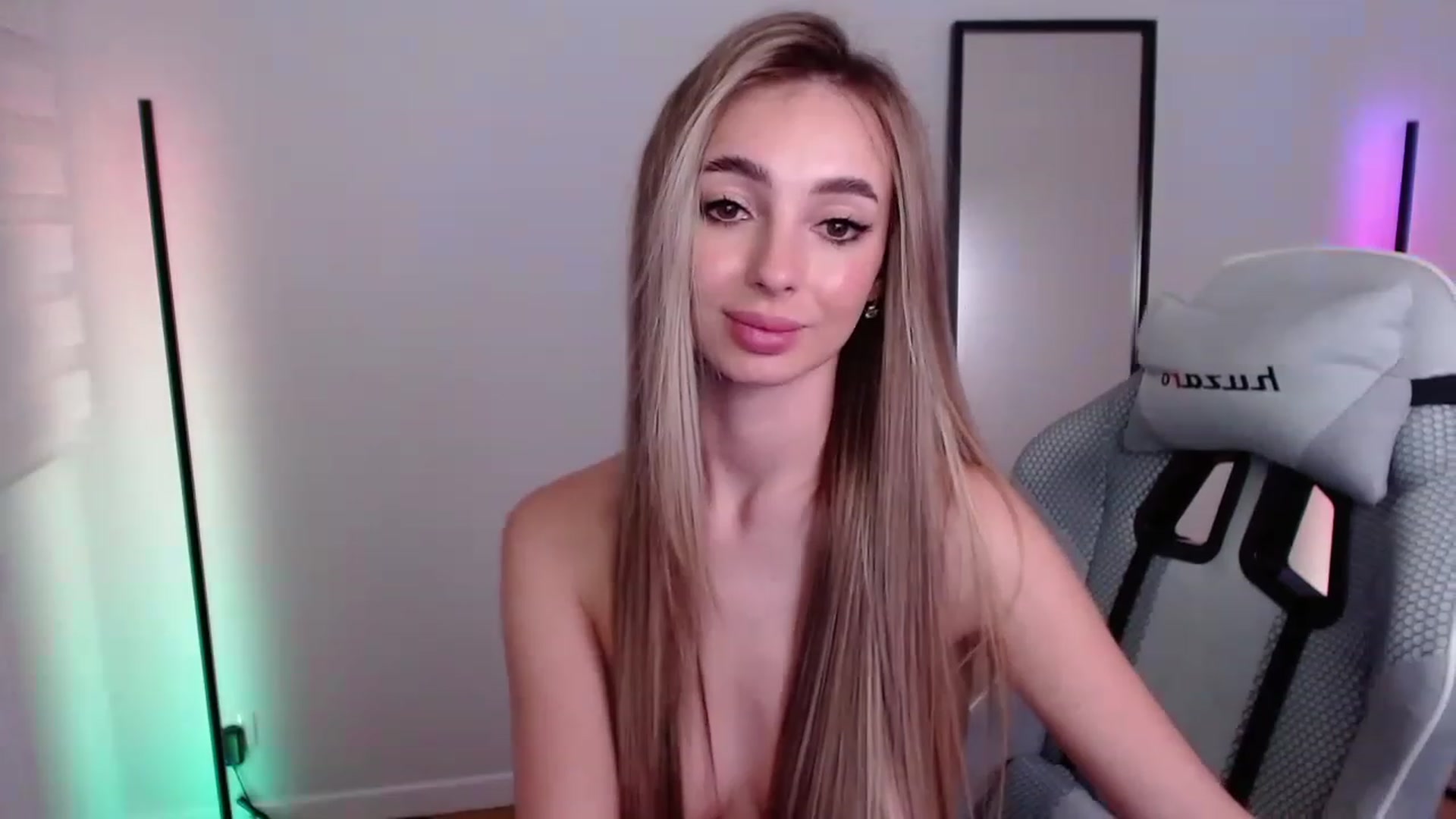 Gallery image thumbnail from AngelLove__'s myfreecams stream on, 04/21/2023, 01:02 image 12 of 20