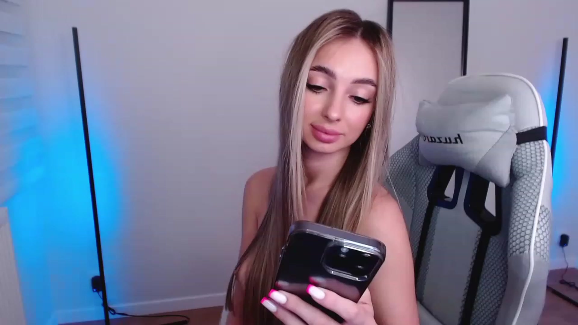 Gallery image thumbnail from AngelLove__'s myfreecams stream on, 04/21/2023, 23:46 image 19 of 20