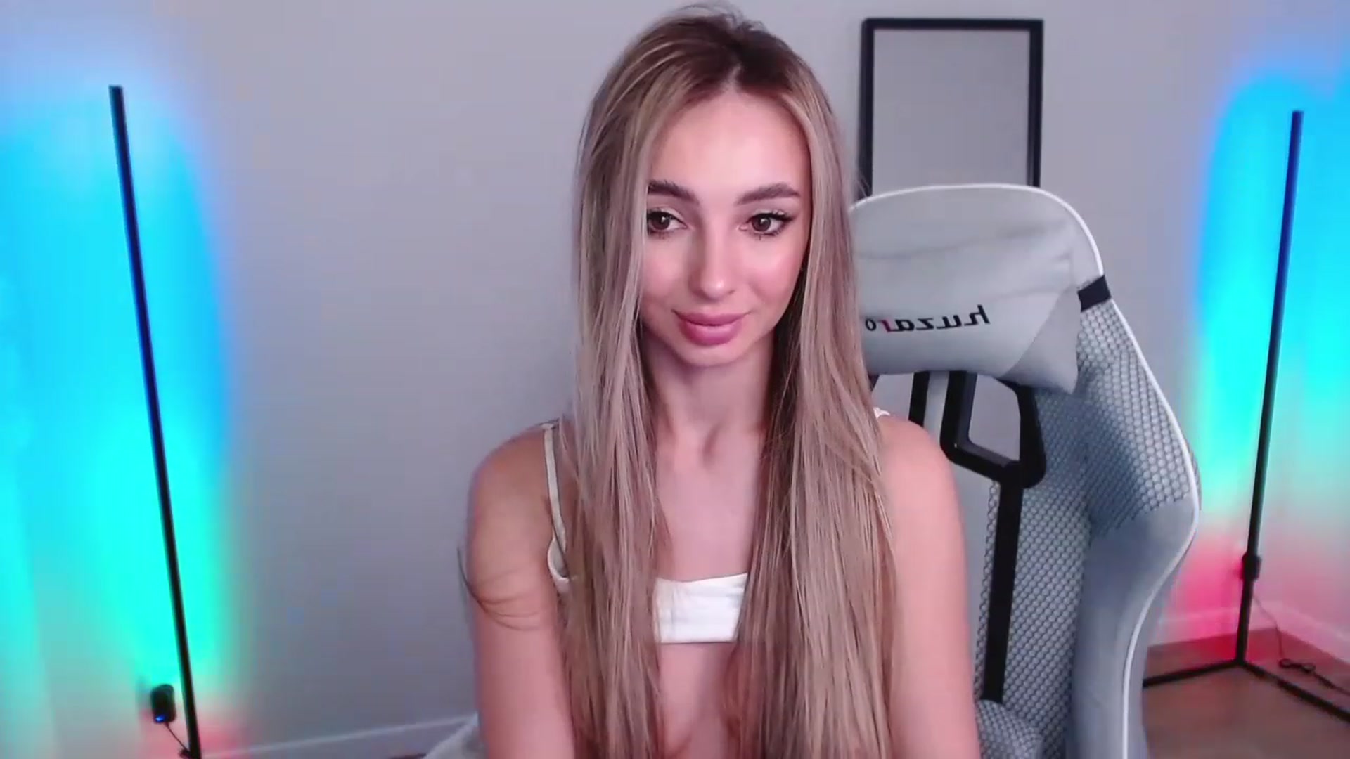 Gallery image thumbnail from AngelLove__'s myfreecams stream on, 04/23/2023, 02:15 image 5 of 20