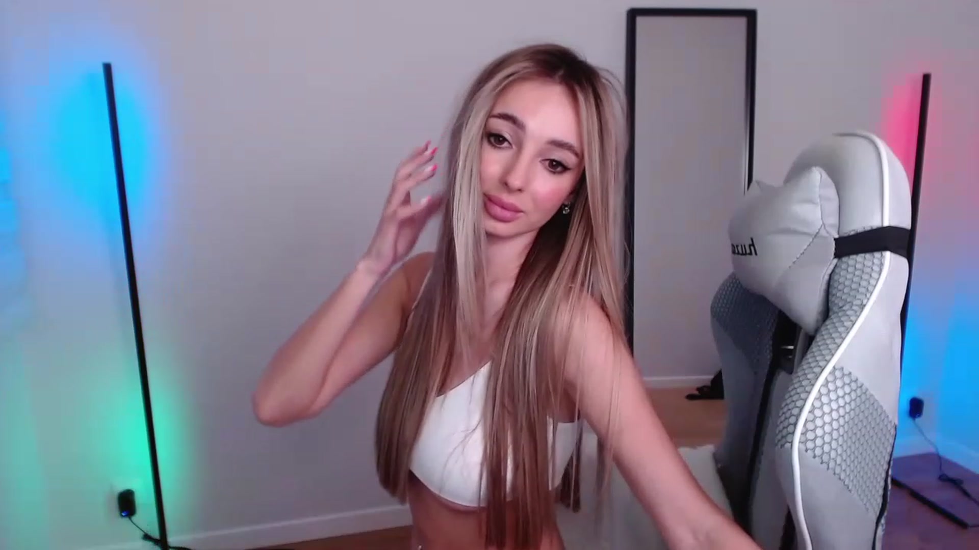 Gallery image thumbnail from AngelLove__'s myfreecams stream on, 04/24/2023, 01:19 image 8 of 20