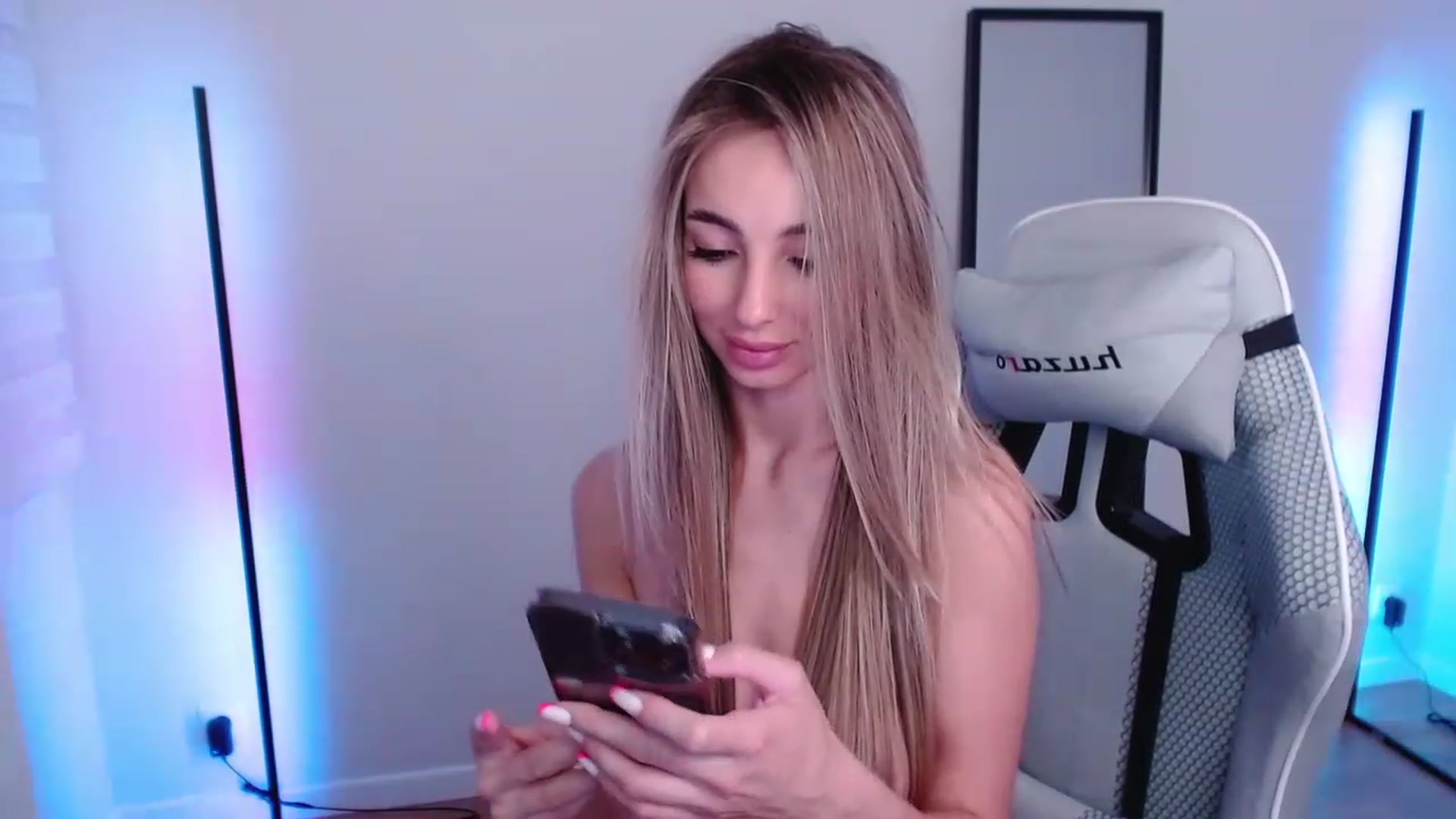 Gallery image thumbnail from AngelLove__'s myfreecams stream on, 04/24/2023, 01:19 image 17 of 20