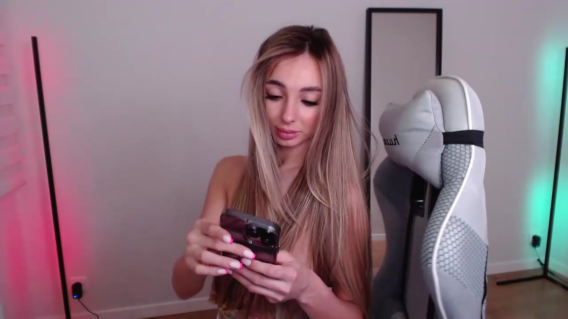 Gallery image thumbnail from AngelLove__'s myfreecams stream on, 04/25/2023, 23:34 image 12 of 20
