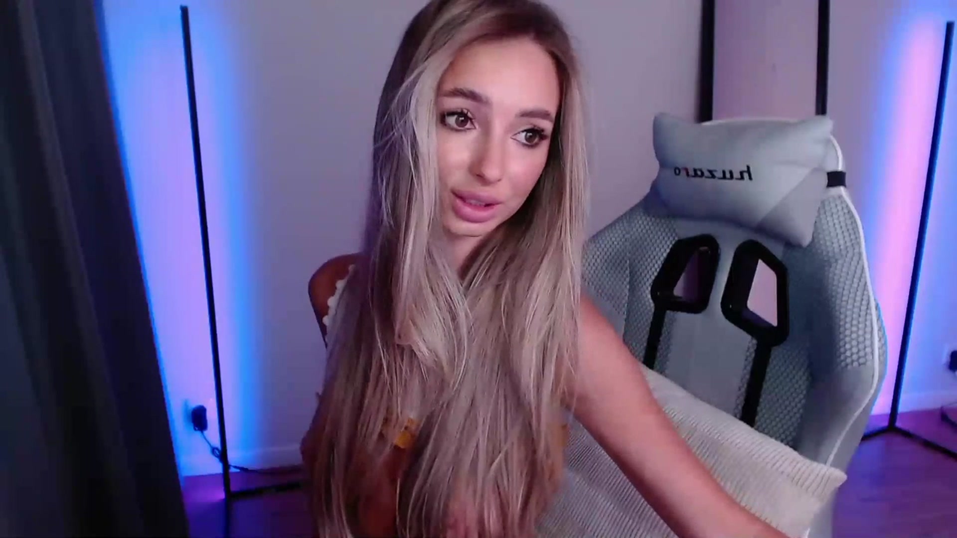 Gallery image thumbnail from AngelLove__'s myfreecams stream on, 07/02/2023, 20:52 image 7 of 20