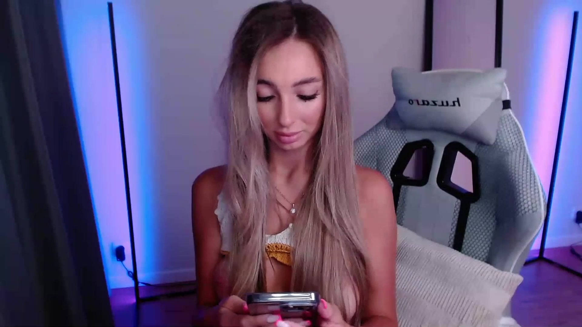 Gallery image thumbnail from AngelLove__'s myfreecams stream on, 07/02/2023, 20:52 image 20 of 20