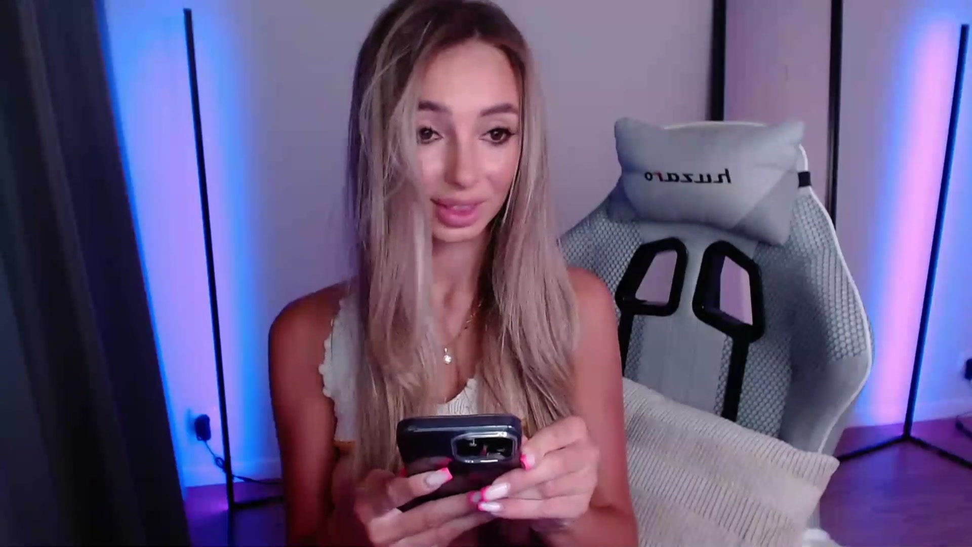 Gallery image thumbnail from AngelLove__'s myfreecams stream on, 07/02/2023, 20:52 image 15 of 20