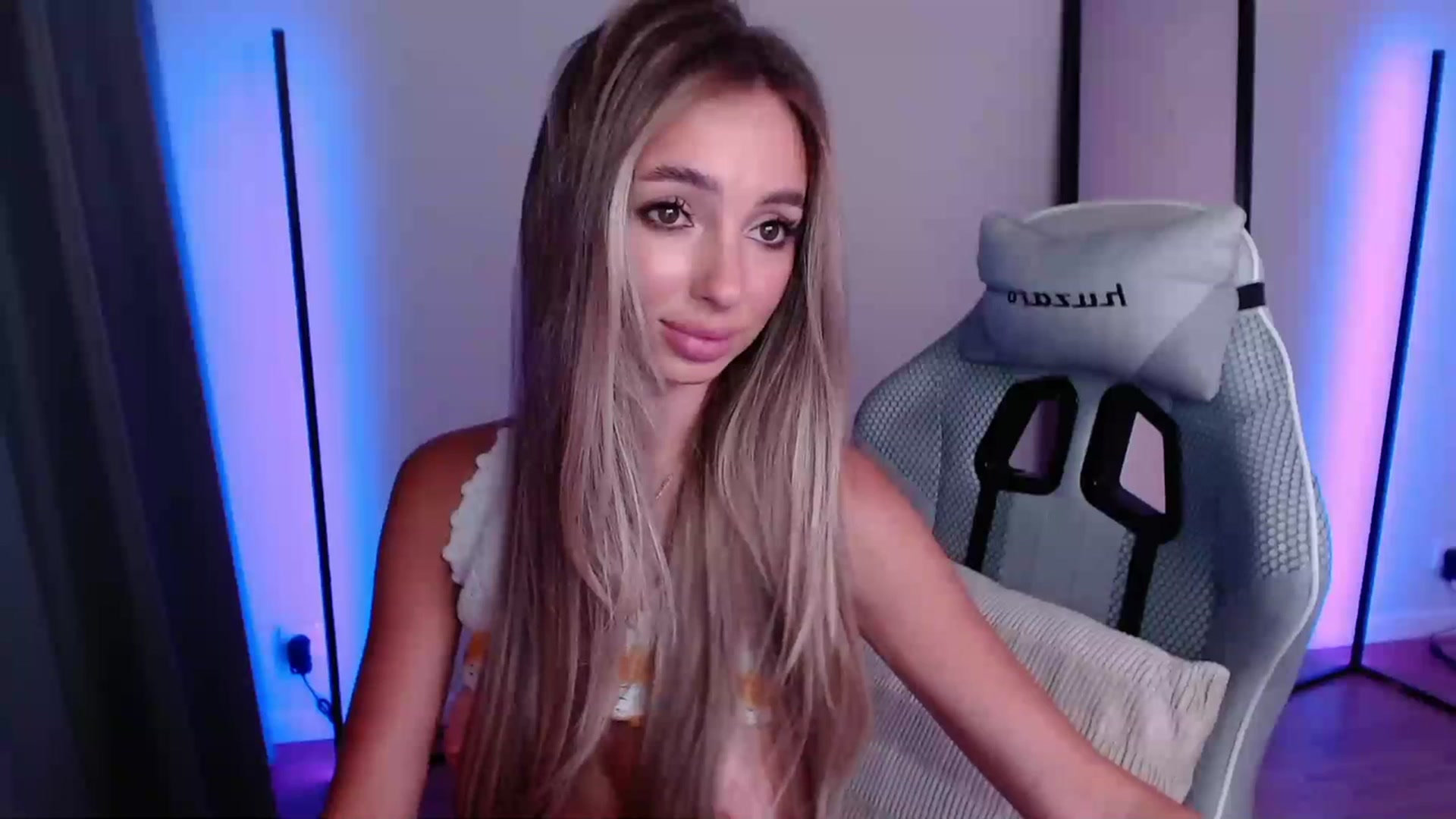 Gallery image thumbnail from AngelLove__'s myfreecams stream on, 07/02/2023, 21:48 image 1 of 20