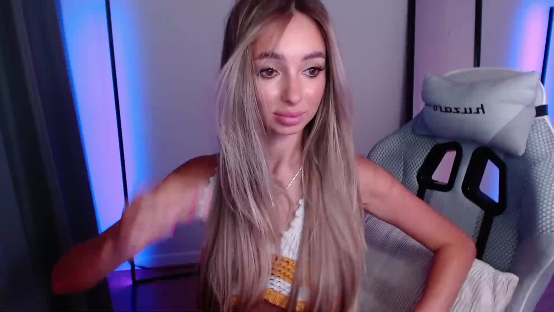 Gallery image thumbnail from AngelLove__'s myfreecams stream on, 07/02/2023, 21:48 image 16 of 20