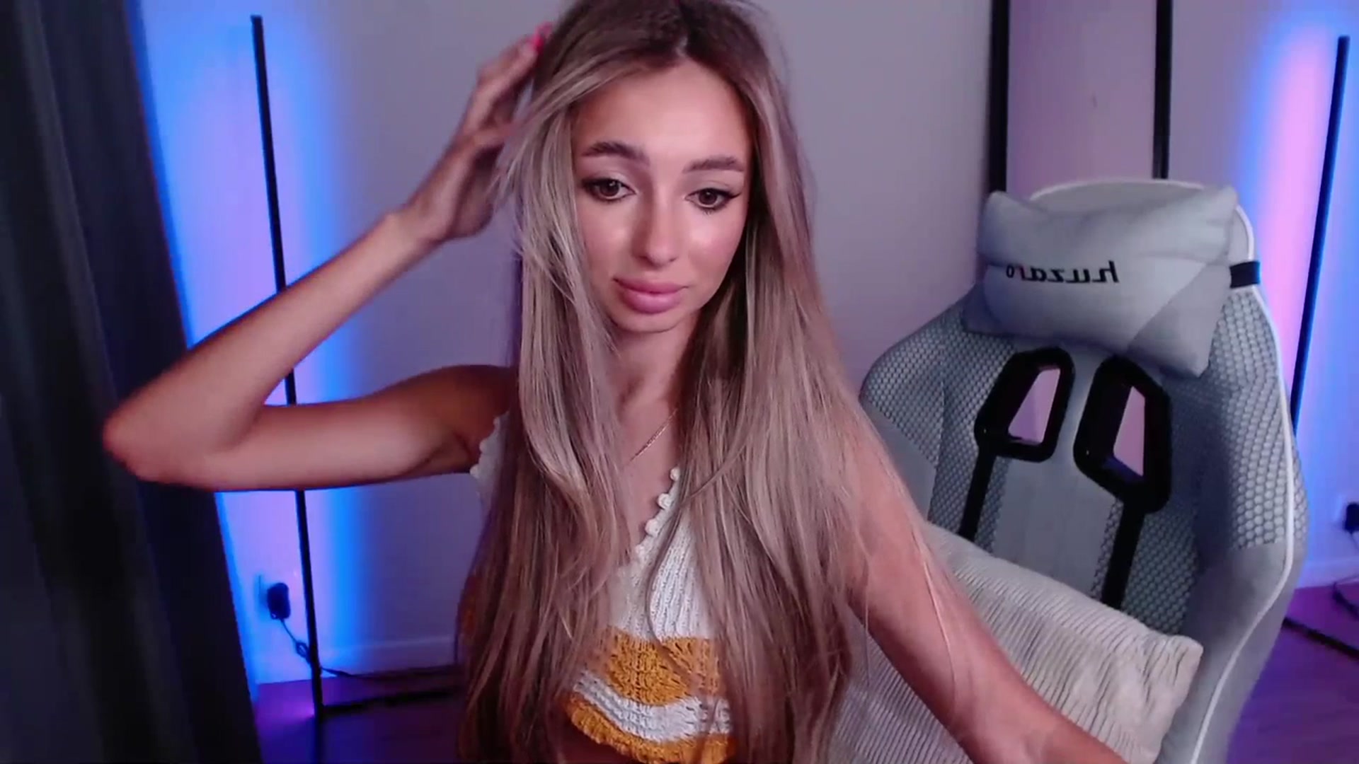 Gallery image thumbnail from AngelLove__'s myfreecams stream on, 07/02/2023, 21:48 image 10 of 20