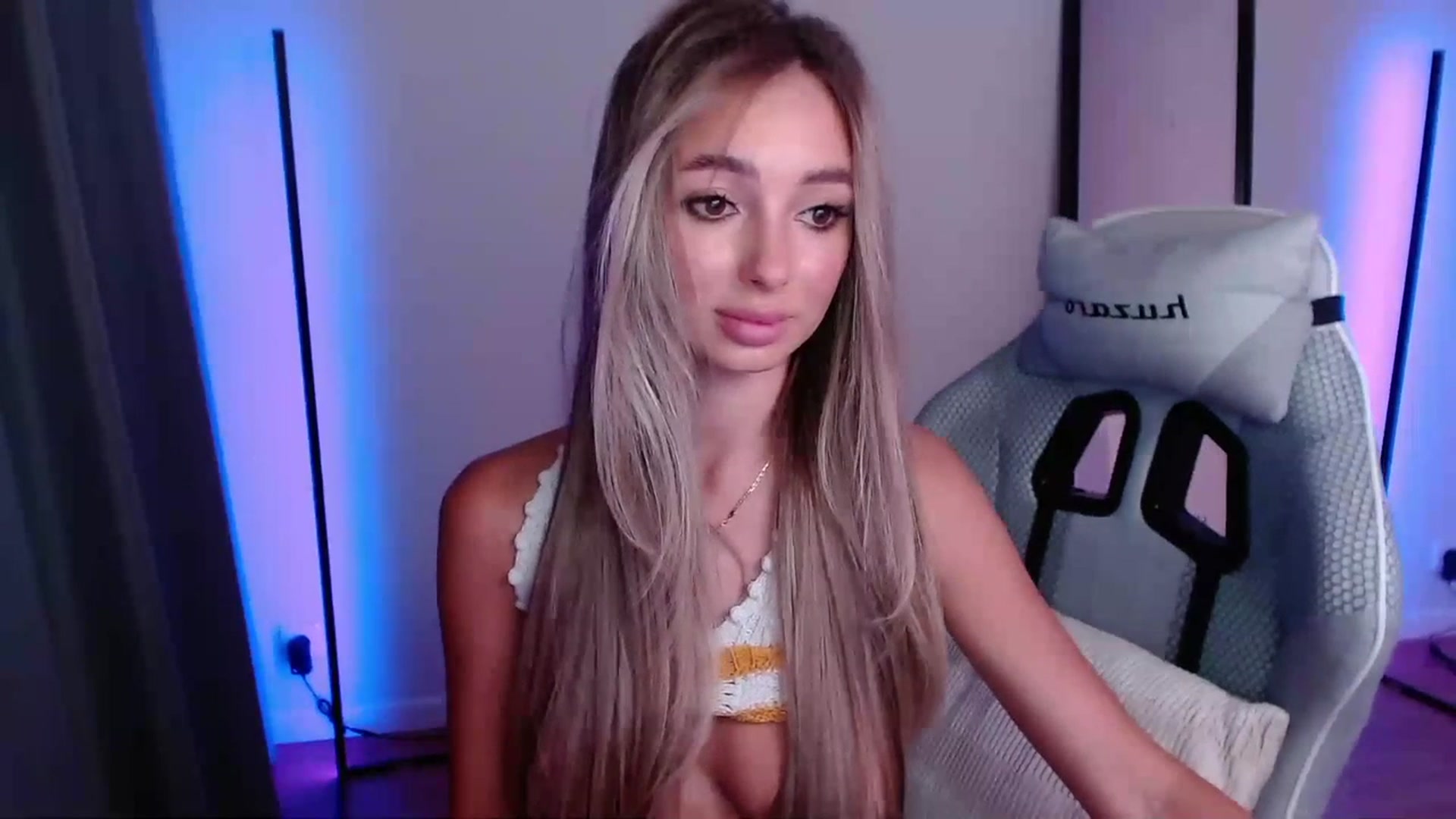 Gallery image thumbnail from AngelLove__'s myfreecams stream on, 07/02/2023, 21:48 image 2 of 20