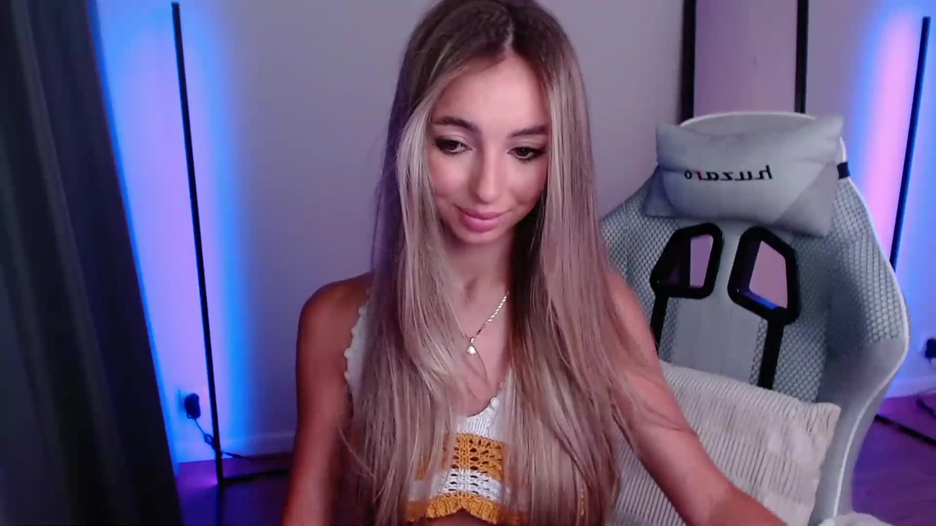 Gallery image thumbnail from AngelLove__'s myfreecams stream on, 07/02/2023, 21:48 image 12 of 20