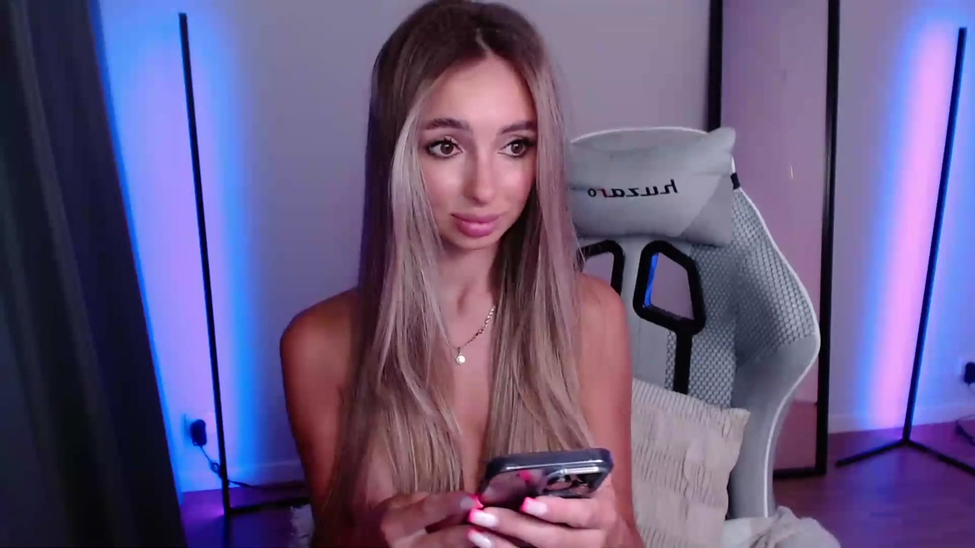 Gallery image thumbnail from AngelLove__'s myfreecams stream on, 07/02/2023, 22:49 image 2 of 20