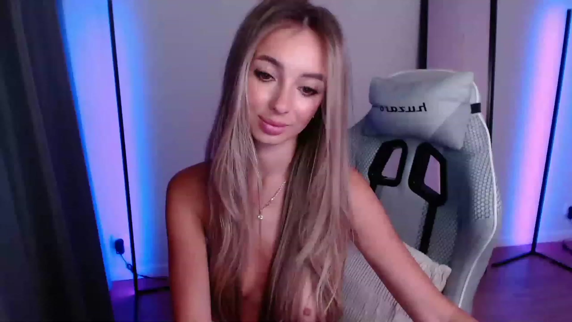 Gallery image thumbnail from AngelLove__'s myfreecams stream on, 07/02/2023, 23:58 image 14 of 20