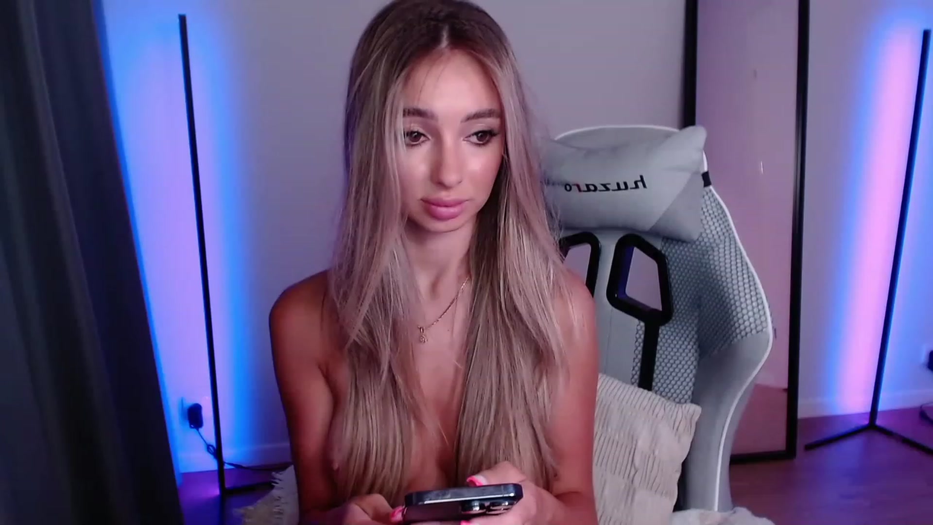 Gallery image thumbnail from AngelLove__'s myfreecams stream on, 07/02/2023, 23:58 image 3 of 20