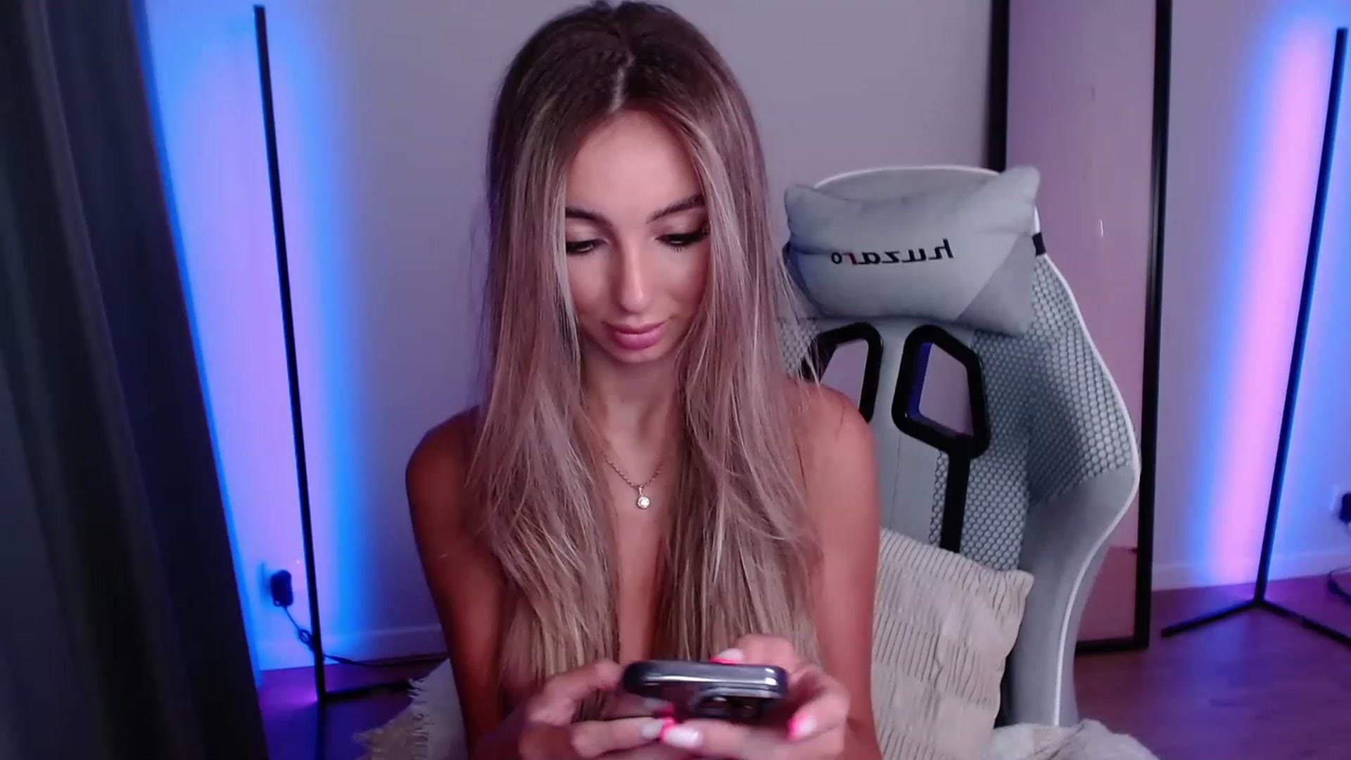 Gallery image thumbnail from AngelLove__'s myfreecams stream on, 07/02/2023, 23:58 image 4 of 20