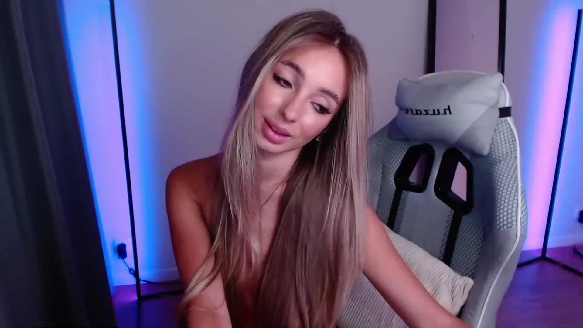 Gallery image thumbnail from AngelLove__'s myfreecams stream on, 07/02/2023, 23:58 image 13 of 20