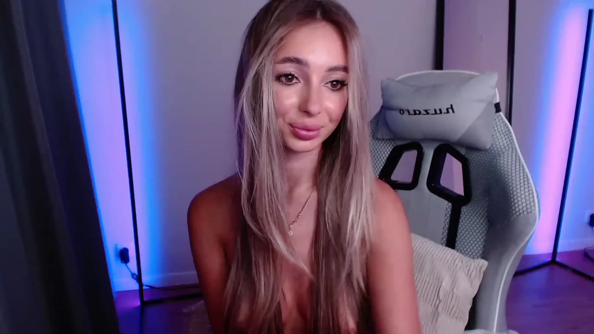 Gallery image thumbnail from AngelLove__'s myfreecams stream on, 07/02/2023, 23:58 image 7 of 20