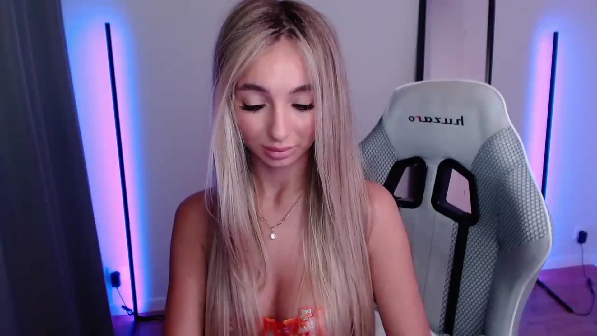 Gallery image thumbnail from AngelLove__'s myfreecams stream on, 09/20/2023, 22:57 image 8 of 20