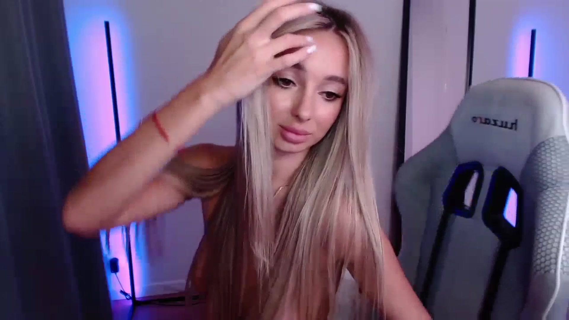 Gallery image thumbnail from AngelLove__'s myfreecams stream on, 09/20/2023, 23:21 image 6 of 20