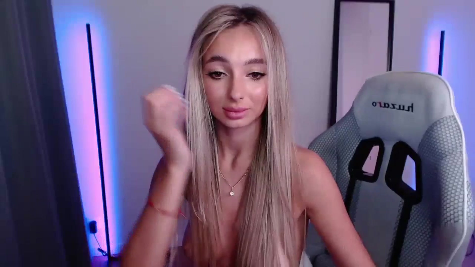 Gallery image thumbnail from AngelLove__'s myfreecams stream on, 09/21/2023, 24:13 image 18 of 20