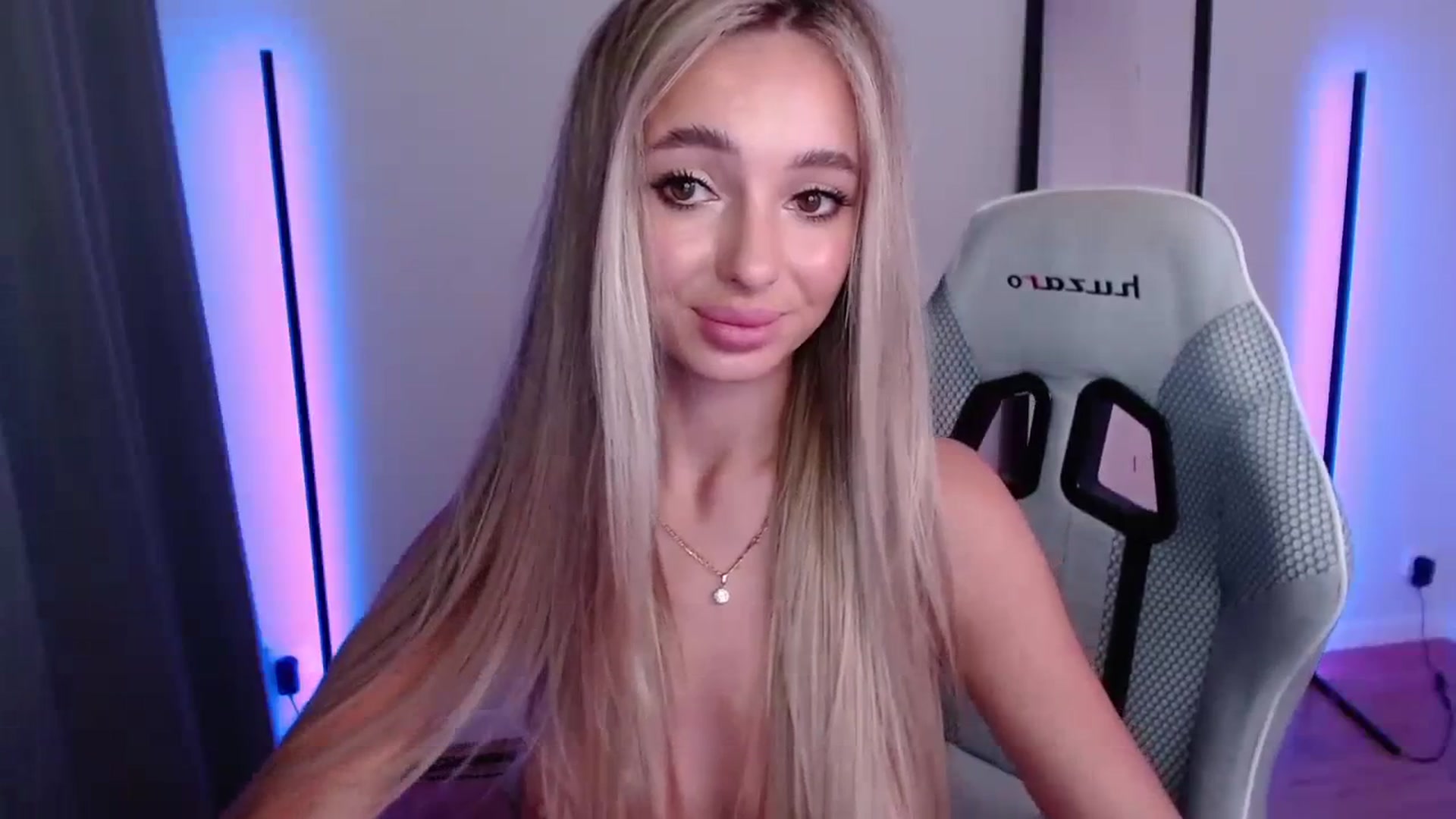 Gallery image thumbnail from AngelLove__'s myfreecams stream on, 09/21/2023, 24:13 image 17 of 20