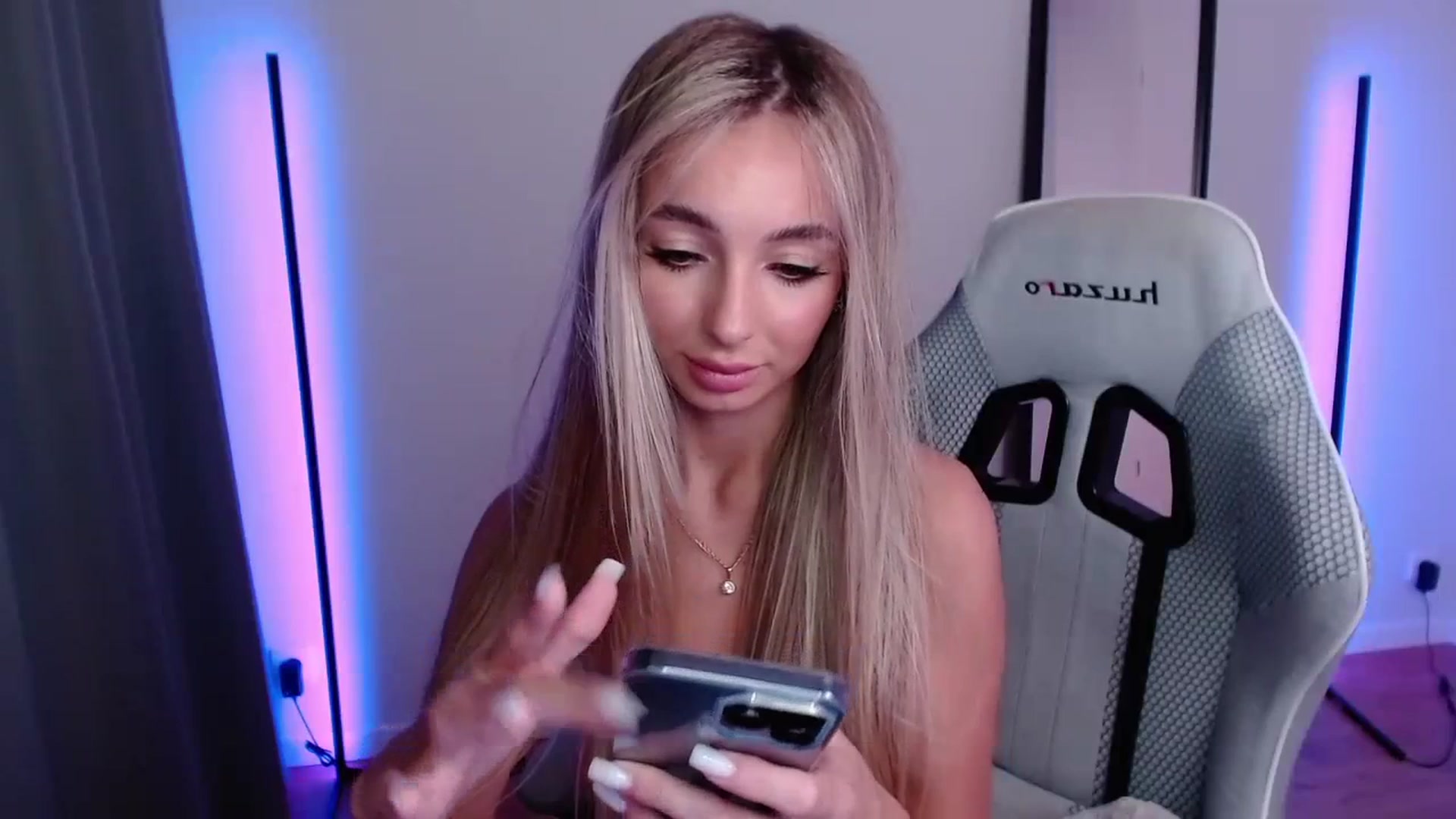 Gallery image thumbnail from AngelLove__'s myfreecams stream on, 09/21/2023, 24:13 image 11 of 20