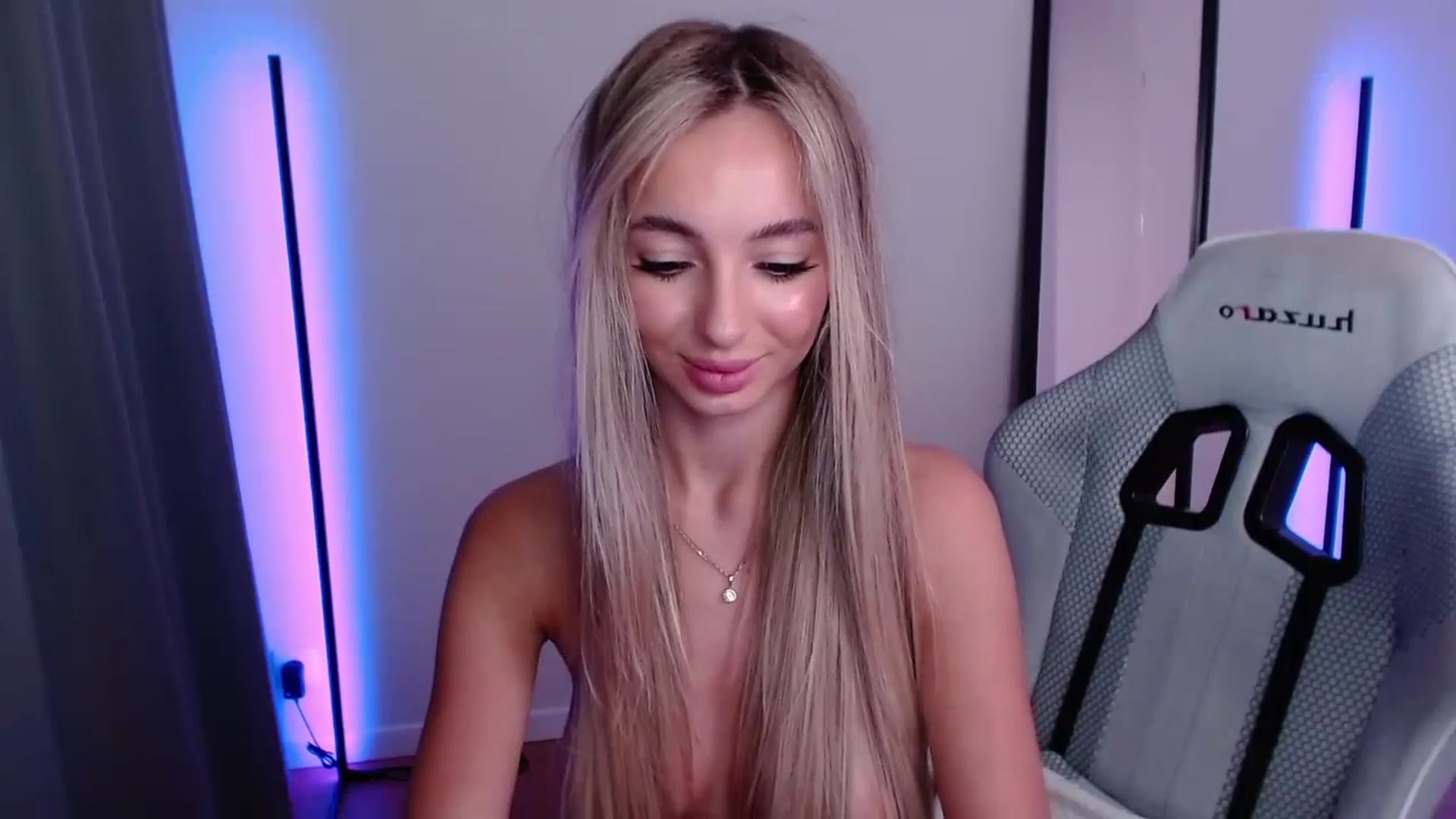 Gallery image thumbnail from AngelLove__'s myfreecams stream on, 09/21/2023, 01:18 image 6 of 20