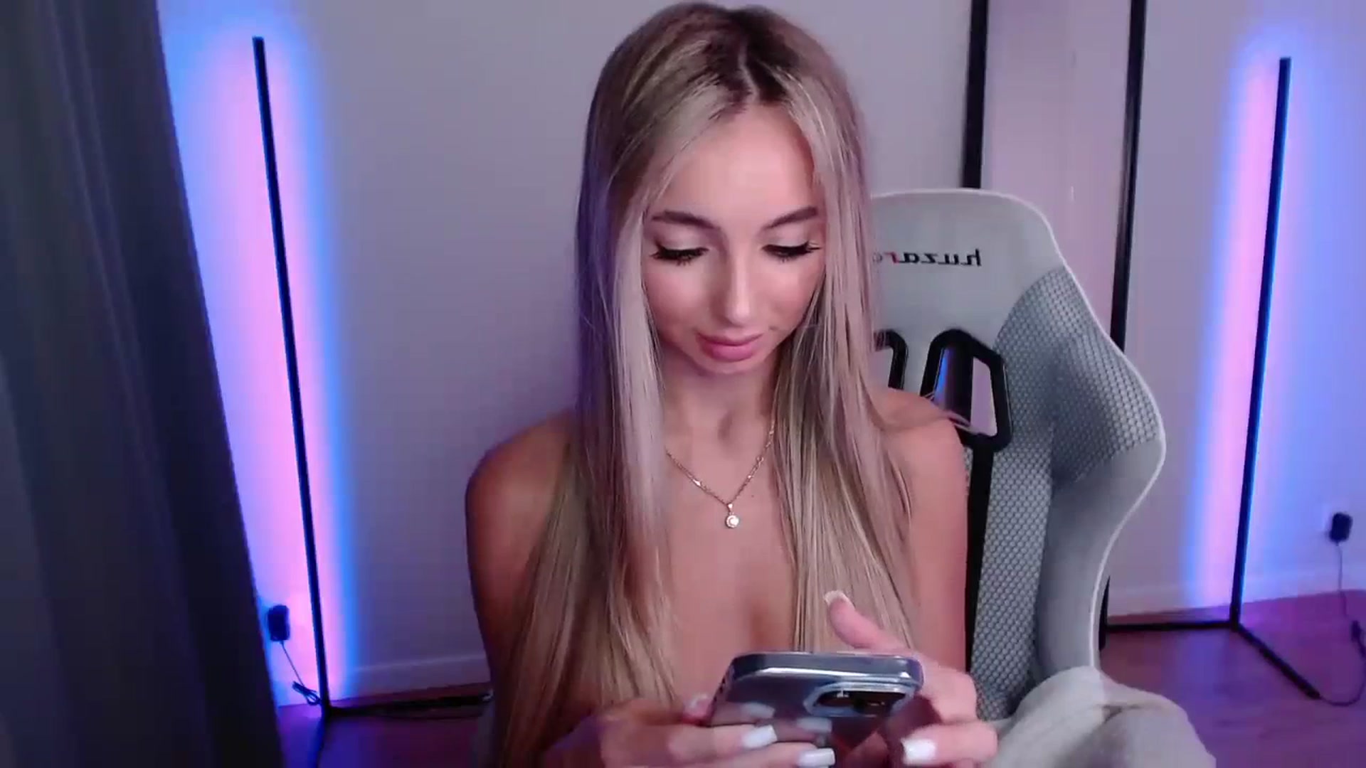 Gallery image thumbnail from AngelLove__'s myfreecams stream on, 09/21/2023, 01:18 image 16 of 20