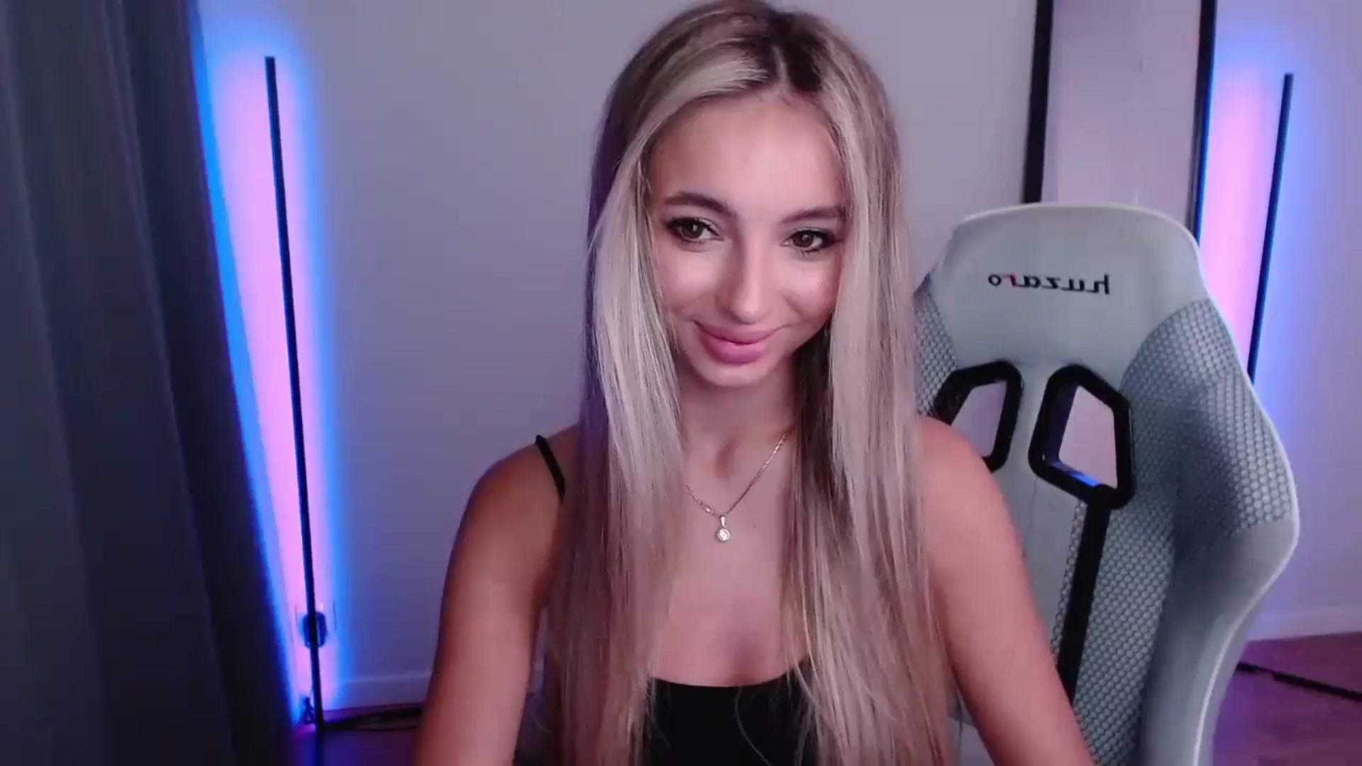 Gallery image thumbnail from AngelLove__'s myfreecams stream on, 09/26/2023, 22:52 image 4 of 20