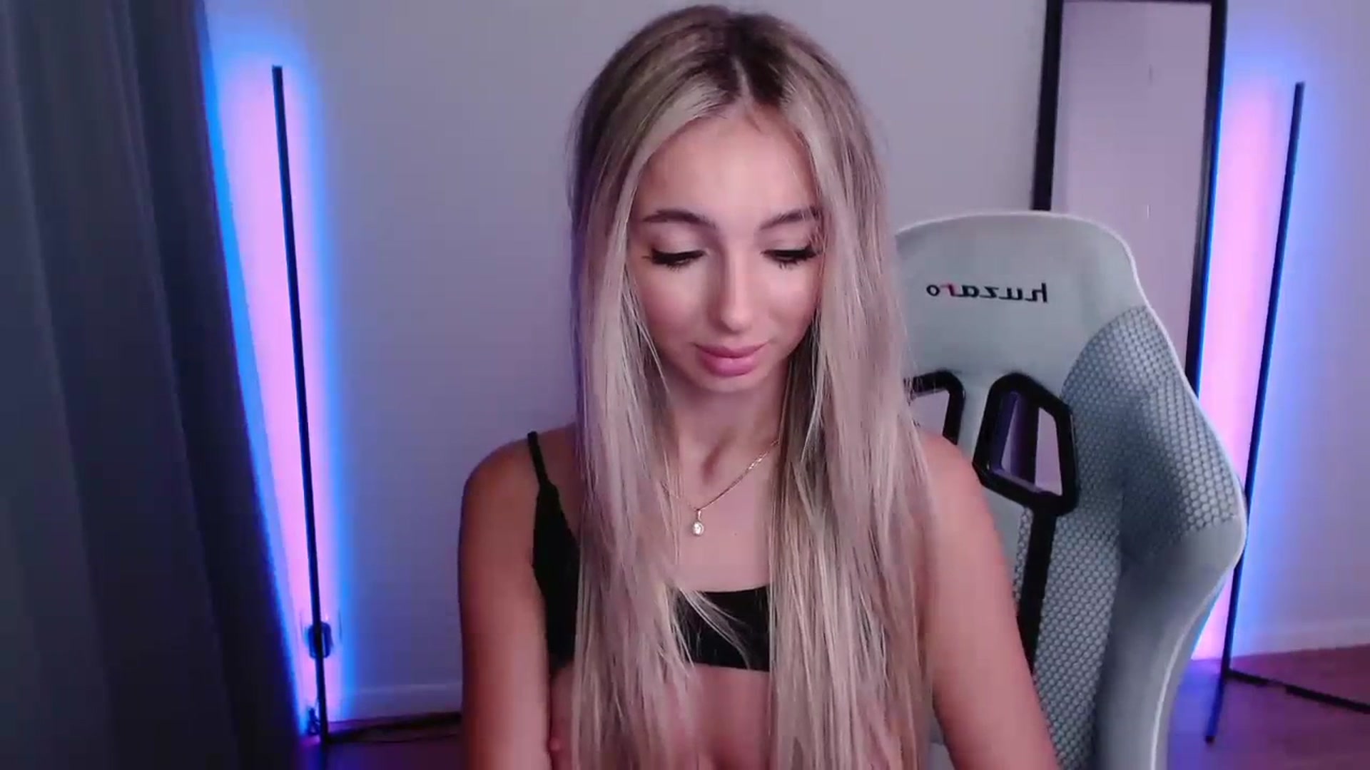 Gallery image thumbnail from AngelLove__'s myfreecams stream on, 09/26/2023, 22:52 image 9 of 20