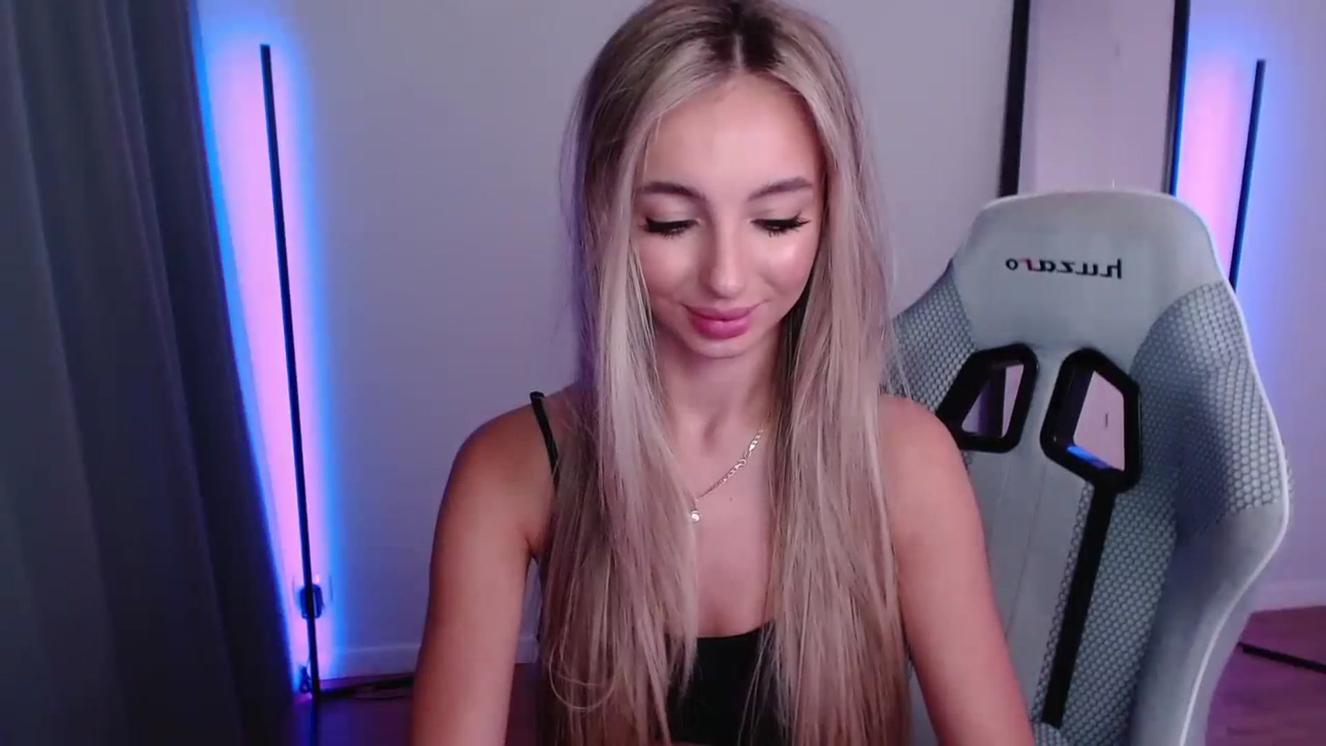 Gallery image thumbnail from AngelLove__'s myfreecams stream on, 09/27/2023, 24:06 image 7 of 20