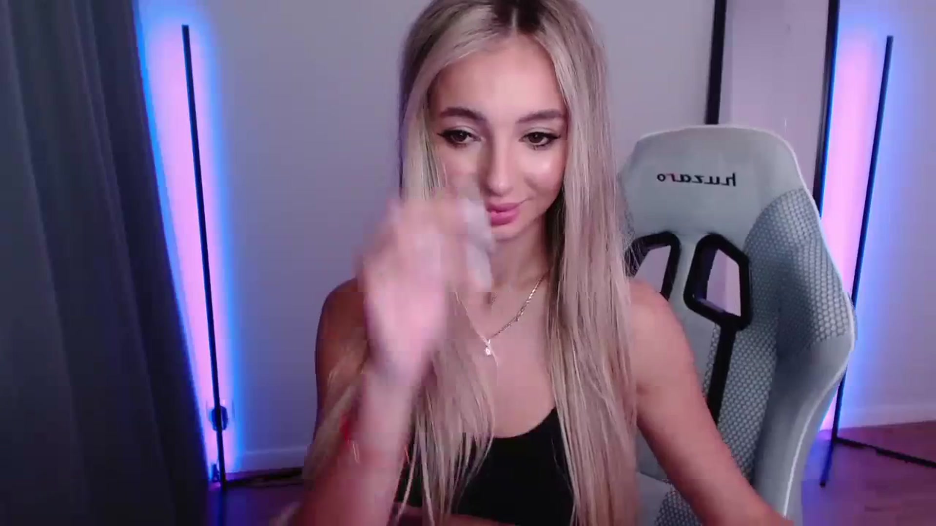 Gallery image thumbnail from AngelLove__'s myfreecams stream on, 09/27/2023, 24:06 image 12 of 20