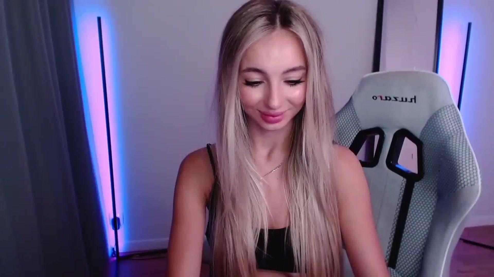 Gallery image thumbnail from AngelLove__'s myfreecams stream on, 09/27/2023, 24:06 image 6 of 20
