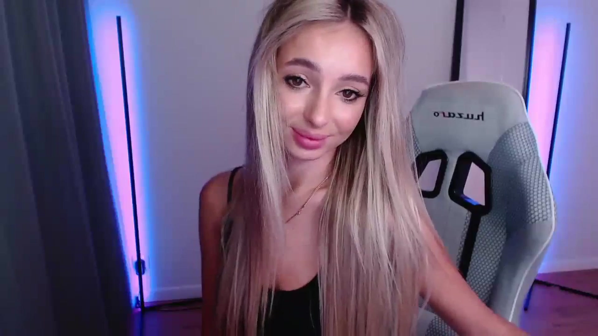 Gallery image thumbnail from AngelLove__'s myfreecams stream on, 09/27/2023, 24:06 image 11 of 20