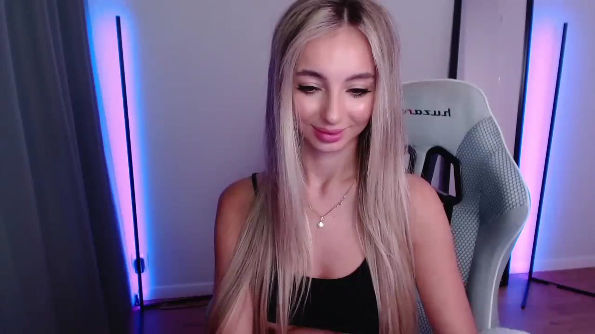 Gallery image thumbnail from AngelLove__'s myfreecams stream on, 09/27/2023, 24:06 image 13 of 20