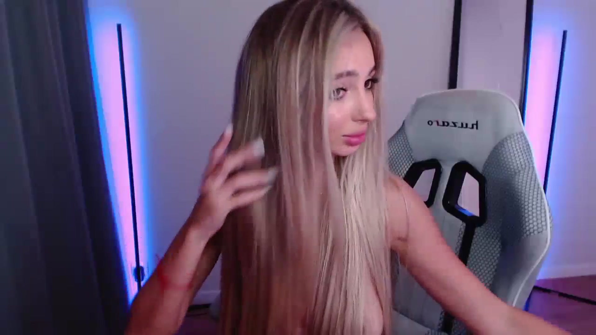 Gallery image thumbnail from AngelLove__'s myfreecams stream on, 09/27/2023, 24:06 image 2 of 20