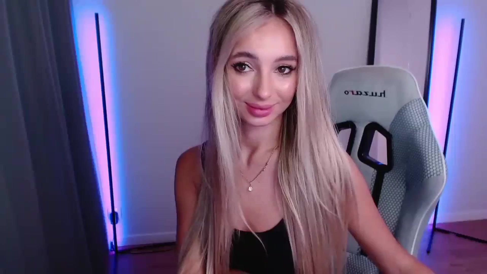 Gallery image thumbnail from AngelLove__'s myfreecams stream on, 09/27/2023, 24:06 image 14 of 20